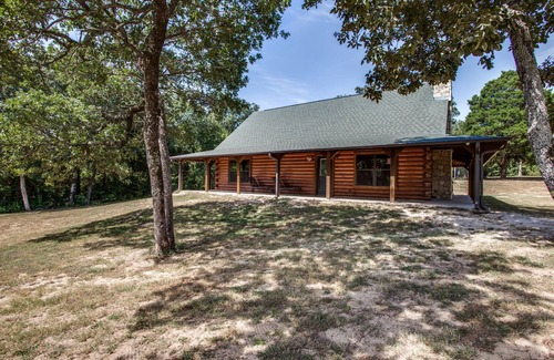 Athens Cabina | WhiteTail Lodge @ Cedar Cove Ranch, 700 acres con 25 acres de lago privado