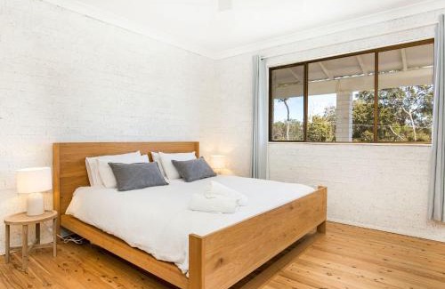 Callala Beach Casa | Whitewash I Pet Friendly I 5 Mins Walk to Beach