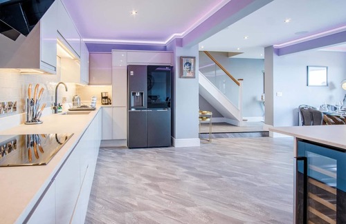 Neyland Casa | Whitewings - Super Luxurious 3 Bedroom - Neyland