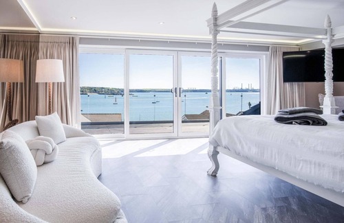 Neyland Casa | Whitewings - Super Luxurious 3 Bedroom - Neyland
