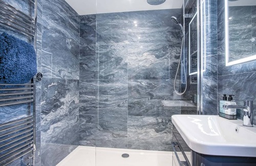 Neyland Casa | Whitewings - Super Luxurious 3 Bedroom - Neyland