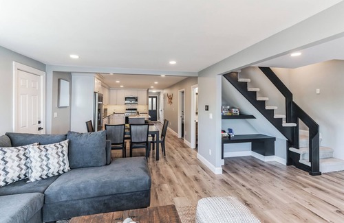 Whitmore Lake Casa | Whitmore Bay: Escape to Fall Foliage – Breathtaking Views Await!