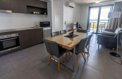 East Mackay Apartamento | WhitsunStays - The Regal (2br/2bth, Central)