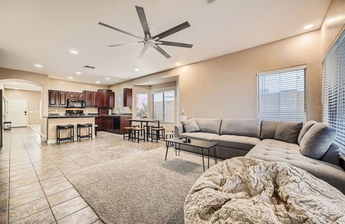 Avondale Casa | Whitton House | Hot Tub + Fire Pit + Pets OK