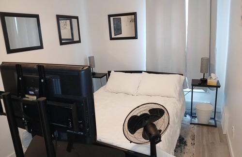 Winnipeg Apartamento | Who likes white poang? Near downtown