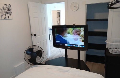 Winnipeg Apartamento | Who likes white poang? Near downtown