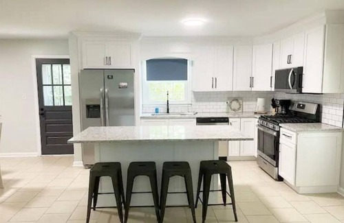 Lebanon Casa | Who Loves Ya, Bourbon, 3 bedroom/2 full baths