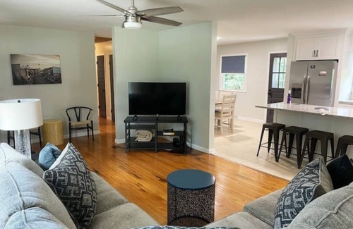 Lebanon Casa | Who Loves Ya, Bourbon, 3 bedroom/2 full baths