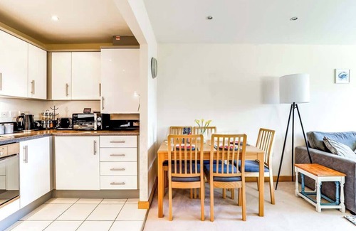 Ware Apartamento | Whole 2 Bed Flat - Contractors, Families & More