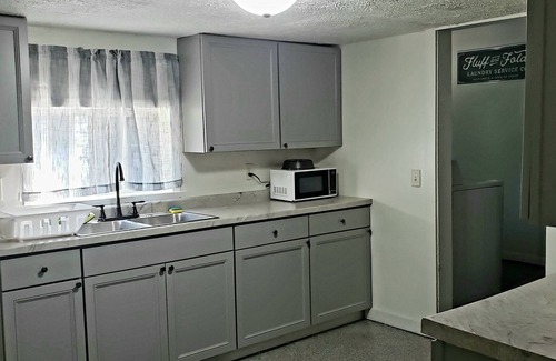 Rockford Casa | Whole 2br home with parking in quiet area
