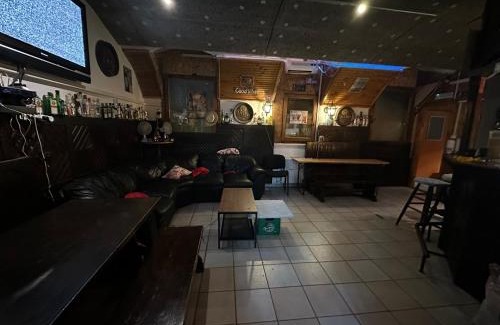 Kerepesdulo Apartamento | whole basemenet former pub4 stag do/hen party