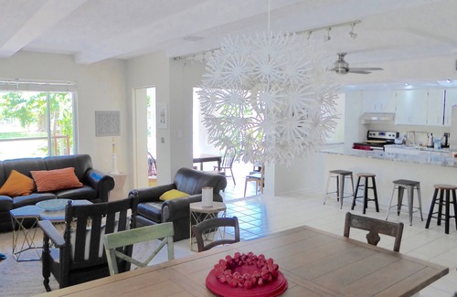 South Palm Park Neighborhood Association Casa | Whole Complex Close to the Ocean w/ a Magical Garden Sanctuary & Salt Water Pool