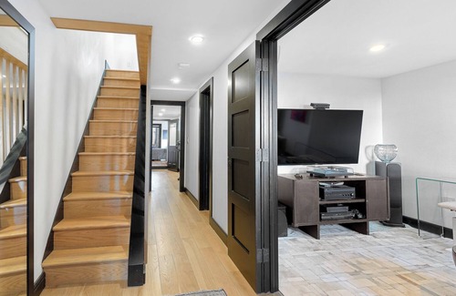 Park Slope Apartamento | Whole Garden Floor in Modern Luxury Brownstone & Remote Work Paradise