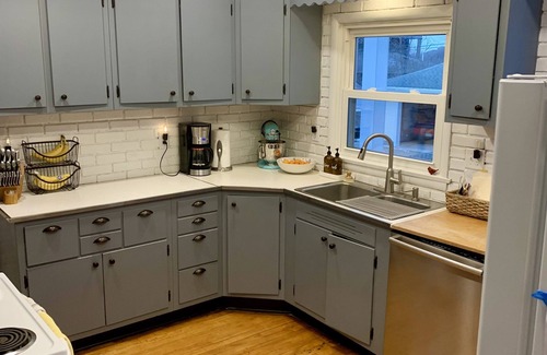 Hillsdale Casa | Whole Home Perfect for a Couple or Young Family, Close to Hillsdale College