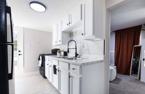 Wichita Casa | Whole Home Remodeled 1 Bed West Side Coffee Smrt TV WIFI