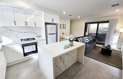 Bentley Casa | Whole House | 3 bedroom & 2 bathroom | Premium Getaway | For Up to 4 People