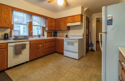Rochester Casa | Whole House 5 min from Airport 5-Beds sleep 10