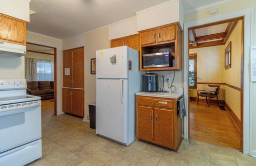 Rochester Casa | Whole House 5 min from Airport 5-Beds sleep 10