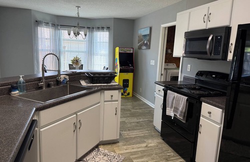 Kingsland Casa | Whole house Lakevw quiet NBHD near base.