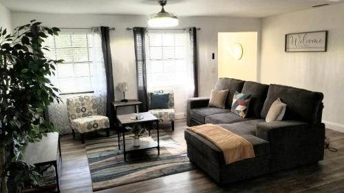 West Palm Beach Casa | Whole House+Renovated+Pool+Lanai+BBQ+Close to All