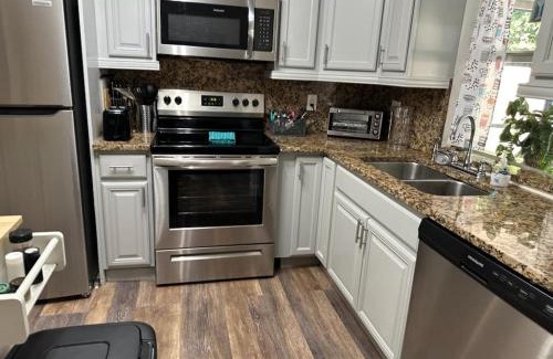 West Palm Beach Casa | Whole House+Renovated+Pool+Lanai+BBQ+Close to All
