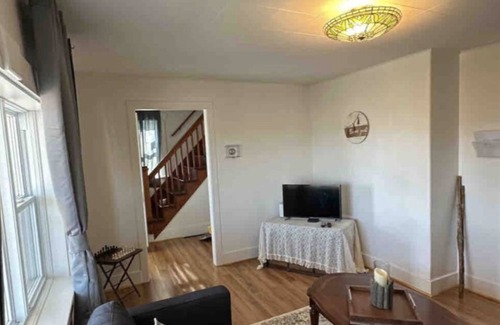 Dalhousie Casa | Whole house w/ picturesque mountain views, super close to beach & hiking trails!