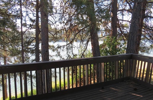 Kettle Falls Casa | Whole house with four bedrooms, laundry room, hot tub, living and dining room.