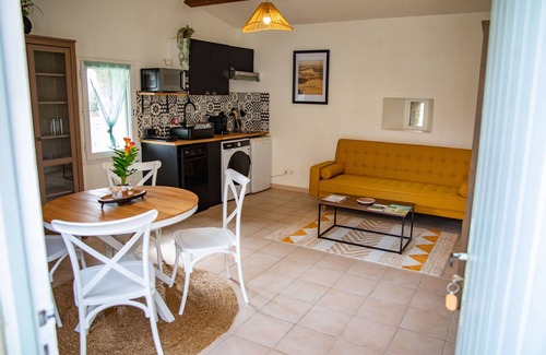 Ferrieres-les-Verreries Casa | Whole lodging : Gîte Gardien-région Pic St Loup, Gîte Gardien-région Pic St Loup