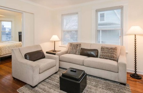 Bridgeport Apartamento | Whole, Private, Spacious 3BR Home <1hr to NYC