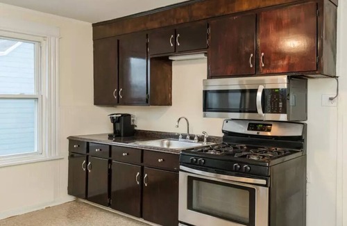 Bridgeport Apartamento | Whole, Private, Spacious 3BR Home <1hr to NYC
