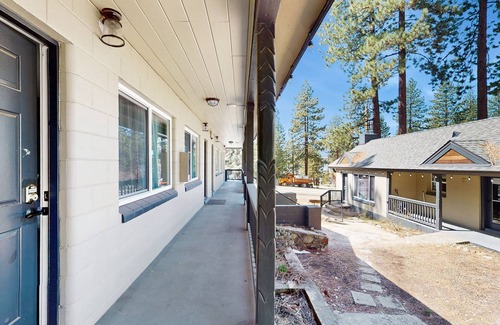 Kings Beach Chalet De Esquí | Wholesome hotel with lakeview, golf, skiing, WiFi, & Netflix
