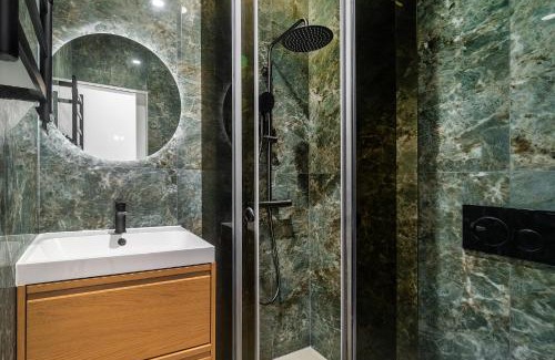 Encarnacao Apartamento | WHome Central Lisbon Hideaway in Lively Rua da Rosa