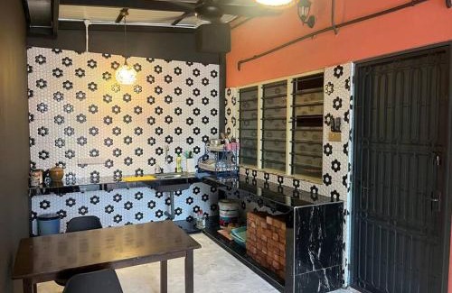 Ipoh Casa | Wi-Fi 100MB Free Ipoh Happy Big House SemiD TH24 16 pax