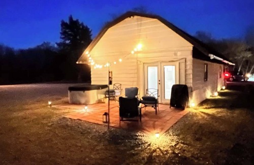 Lawton Casa | Wichita Mtns Barn@Ft Sill, Medicine Park, Hot tub