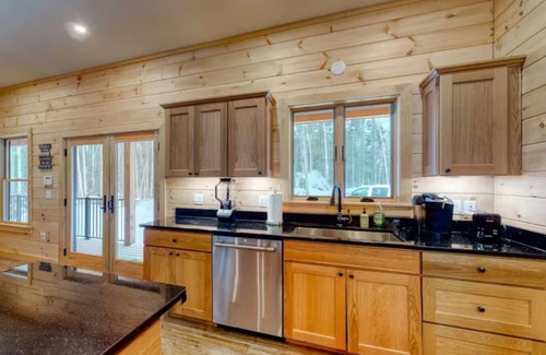 Beaver Cove Cabina | Wicked Moose Cabin* Waterfront*Sleeps 12* Hottub*