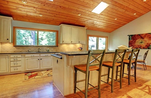 Pollock Pines Casa | Wicker Moose Manor: una casa espaciosa y fácilmente accesible en la montaña