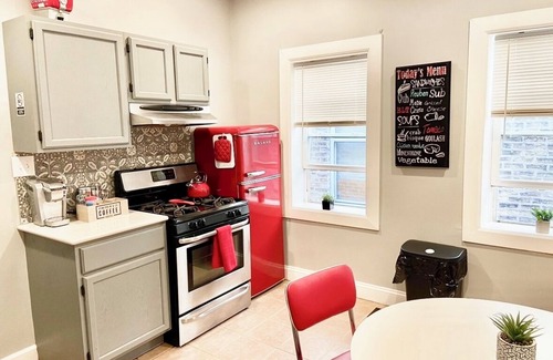 Noble Square Apartamento | WickerPark 2Bdrm near Downtown,SaltShed Jack’s Pumpkin PopUp 159.00 Oct 15-17
