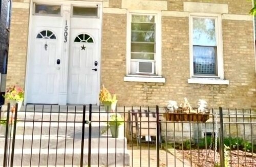 Noble Square Apartamento | WickerPark 2Bdrm near Downtown,SaltShed Jack’s Pumpkin PopUp 159.00 Oct 15-17