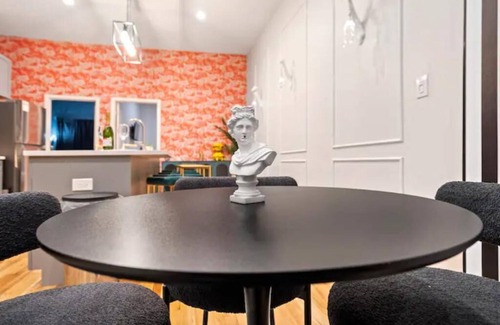 Bucktown Apartamento | Wicker Park-AMENITIES,FREE WINE BOTTLE, LAUNDRY IN-UNIT, 2BDRM, POOL TABLE,+MORE
