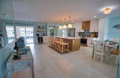Punta Gorda Casa | Welcome to our Dolphin Dream House. Enjoy the many passing boats and sea life.