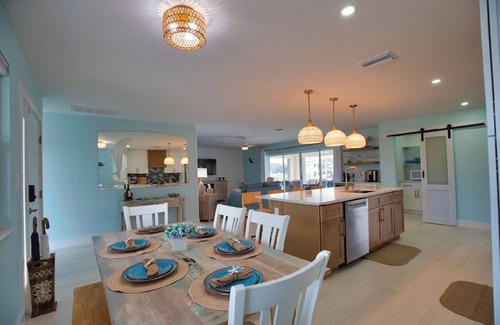 Punta Gorda Casa | Welcome to our Dolphin Dream House. Enjoy the many passing boats and sea life.