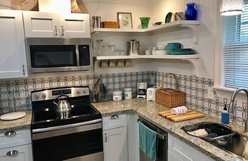 Metairie Casa | Wide Oaks Flat- RN, Relocation, Seasonal, Central and safe
