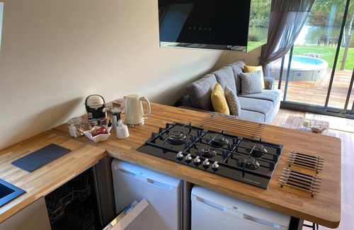 Tattershall Cabina | Widgeon is prime location on duck lake, bbq & Large Hot Tub with private fishing @tattershall lakes