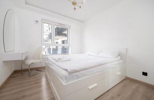 Lodz Apartamento | Widzewska Deluxe Apartment by BookingHost