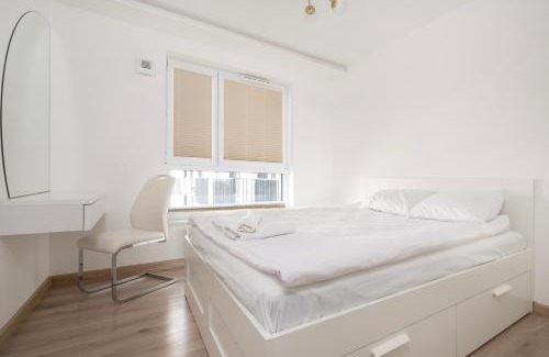 Lodz Apartamento | Widzewska Deluxe Apartment by BookingHost