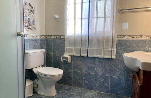 Victoria Otro | Wied Farmhouse - sleeps 10 - Airconditioned