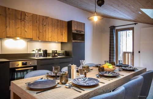 Montalbert Apartamento | Wifi, vista montaña, piscina, sauna, hammam, balcón, parking, local para esquís, 76-101m²