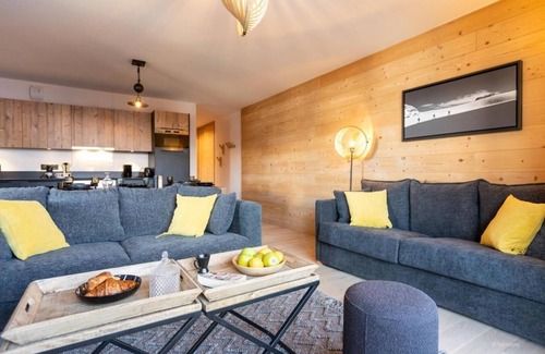 Montalbert Apartamento | Wifi, vista montaña, piscina, sauna, hammam, balcón, parking, local para esquís, 76-101m²
