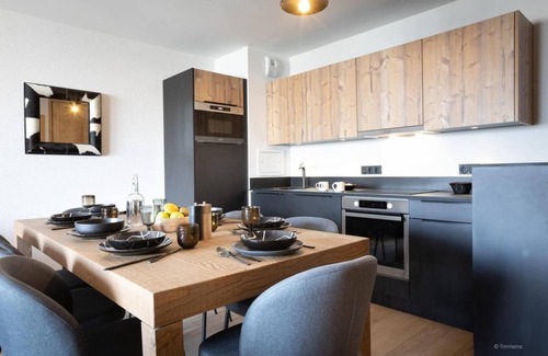 Montalbert Apartamento | Wifi, vista montaña, piscina, sauna, hammam, balcón, parking, local para esquís, 69m², Montalbert