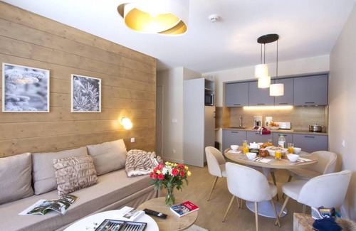 Eclose-Est Apartamento | Wifi, 50m from ski slopes, fitness, sauna, hammam, balcony, tv, ski locker, 45m², Alpe d'Huez